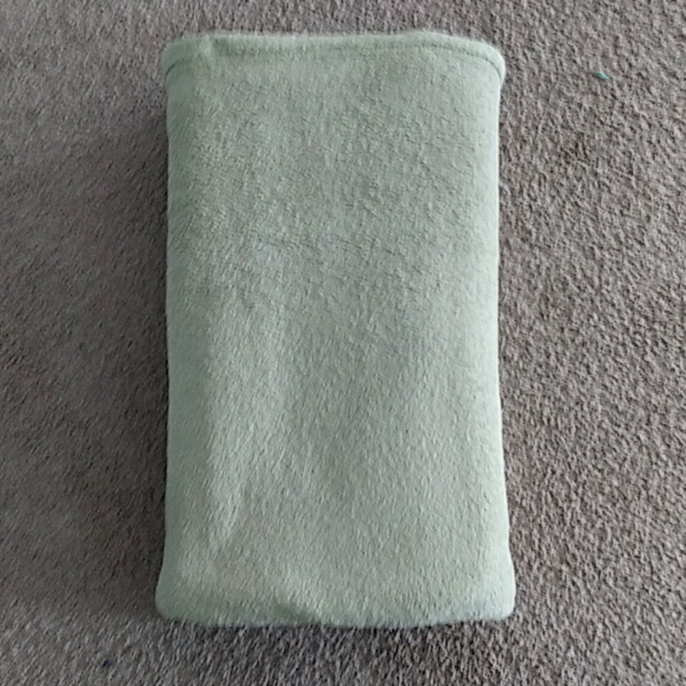 💜Sage green king size fleece blanket
